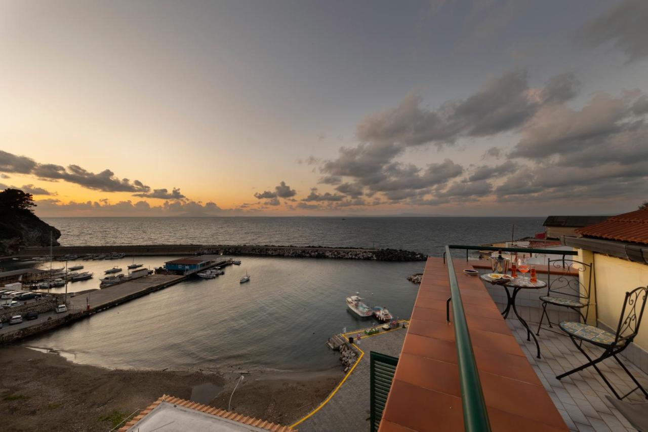 Relais Del Mare Con Terrazza Fronte Mare Free Parking Lejlighed Massa Lubrense Eksteriør billede