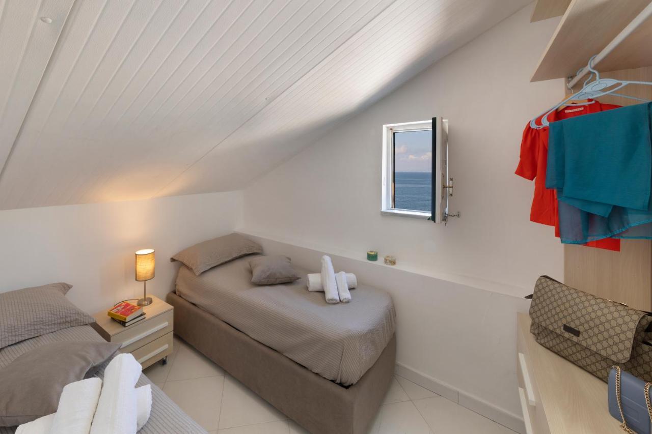 Relais Del Mare Con Terrazza Fronte Mare Free Parking Lejlighed Massa Lubrense Eksteriør billede