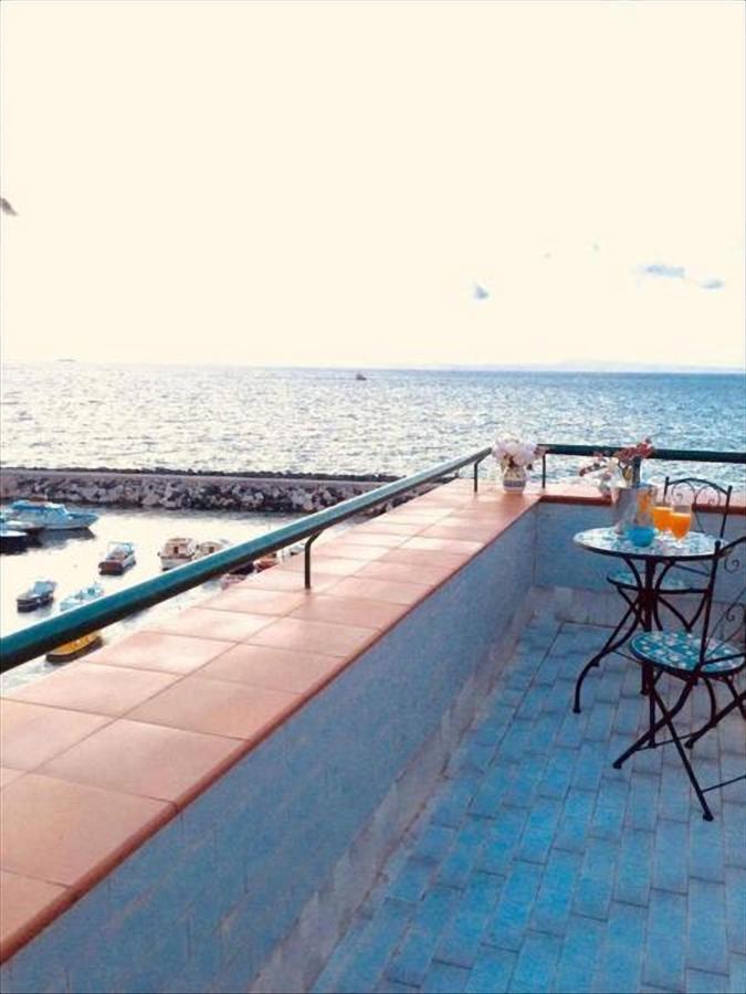 Relais Del Mare Con Terrazza Fronte Mare Free Parking Lejlighed Massa Lubrense Eksteriør billede